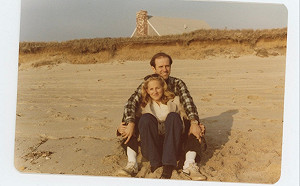 拜登救人氣跟風5年前照片 蜜摟吉兒秒吸35萬人