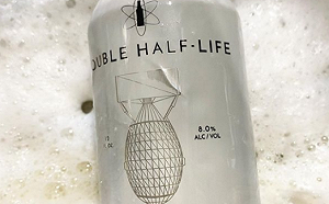 故意挑傷口? 美啤酒公司命名「曼哈坦計畫」 酒罐上還畫顆原子彈 日網民撻伐