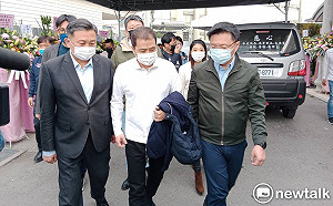 海董病逝 王定宇：有如死去第二位父親