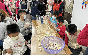 紓解思鄉之情 移民署邀新住民搓湯圓分享多元文化