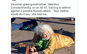 臥射預備！78歲烏克蘭曾祖母反抗俄羅斯入侵 持AK-47步槍捍衛家園