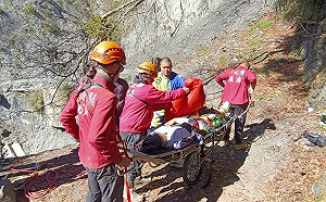 丹大林道又傳人車墜谷！50歲騎士摔落天馬彎路段邊坡 傳無生命跡象