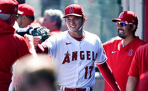 (影)該配合你演出！大谷拍廣告也專業