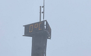 太平山氣溫降至0度 追雪族注意行車安全