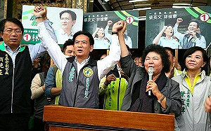 民眾黨雙姝「大菊為重」失言 林俊憲：恰好證明這些前輩的偉大