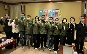 高雄綠委偕7新人亮相 拚議會過半奪議長寶座