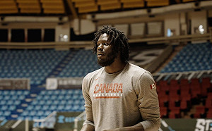 班奈特在防疫旅館被台灣地震給嚇到