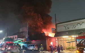 嘉市汽修廠暗夜火警 美女里長「吐血」