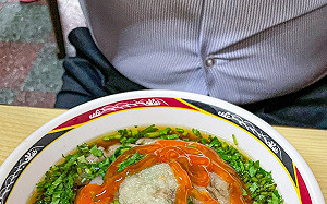 潘孟安曬照挺香菜網全歪樓！蘇貞昌：請停止欺負襯衫