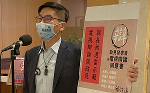 「過去與賴清德合體看板不影響！」鍾佳濱邀對手電視辯論