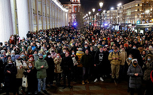 普丁瘋了！俄羅斯掀反戰潮！53城市民眾上街抗議  逾1700人被捕