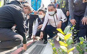 改善中和中山路2段人行道   侯友宜偕藍綠民代打造友善人本環境