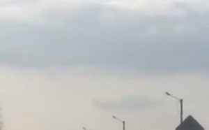 (影)「六四坦克人」翻版！烏克蘭人「肉身擋坦克」影片曝 網友動容！