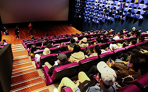 看《時代革命》3Q、黃守達都哭了 全場齊呼「香港人團結」！