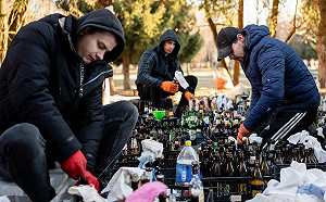 汽油彈要丟這裡！烏克蘭軍方教民眾自製武器 朝俄軍裝甲弱點攻擊