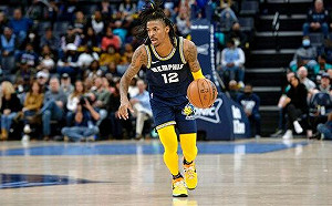 Morant誇張飛扣！讓馬刺中鋒變海報