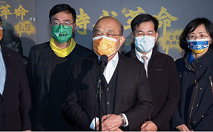 包場看《時代革命》蘇揆：從中記取教訓 力挺香港人