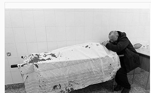 烏克蘭大城馬立波遭俄軍包圍！遭斷水電、暖氣停供 老父哀慟抱兒屍