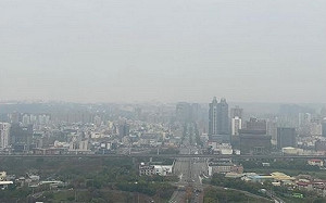 台中空污再度「紫爆」蔡其昌批盧秀燕 : 要拿中火當政治提款機到什麼時候