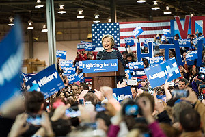 超級星期二  希拉蕊笑傲5州  川普逼退盧比歐