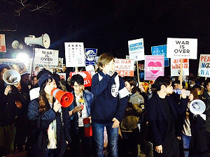 日本新安保法實施  學生聚國會隔夜抗議