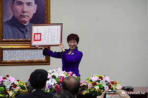 洪秀柱就職向小英喊話：台灣不是民進黨的台灣