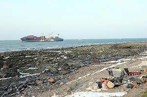 德翔貨輪擱淺油污 環保署評估花30天清理