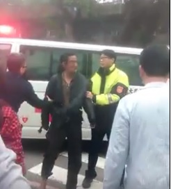 政大搖搖哥遭強制送醫 綠委要求衛福部緊急瞭解