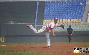 曹祐齊飆148公里　壓制兄弟打線