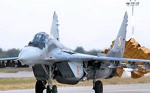 烏克蘭總統澤倫斯基緊急開會求軍援  白宮證實：正與波蘭討論戰機捐贈