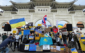 一起相挺烏克蘭！趙怡翔赴自由廣場參加集會