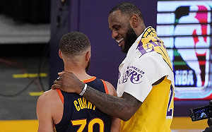 詹皇轟56分　柯瑞：必須承認他很棒