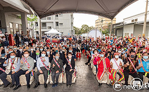 花東、自強新村捐贈儀式 夷將．拔路兒：林佳龍功勞很大