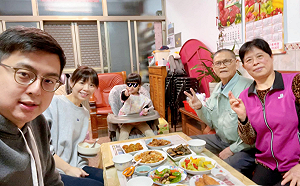 向游錫堃遞辭呈！洪慈庸請辭立法院顧問