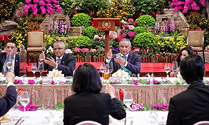 蔡英文贈勳貝里斯總理：非常喜歡Marie Sharp辣椒醬