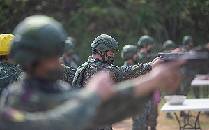 後備營開火！新制教召實彈射擊 45手槍＋T74排用機槍上陣