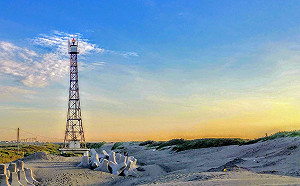 荒漠中的打卡景點！台南國聖燈塔重建估年底前完工