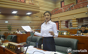 戴寧：未收取分毫不法款項 擦乾眼淚逆風前行