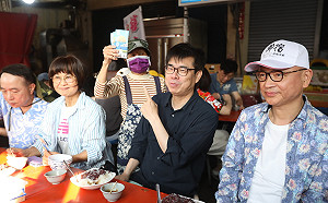 肖像權解禁可用於初選文宣  陳其邁：魚幫水、水幫魚，互相拉抬