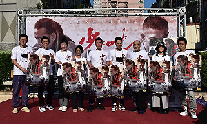 (影)答謝高雄鄉親相挺 顏正國率《少年吔》演員三鳳宮舉辦首場見面簽名會
