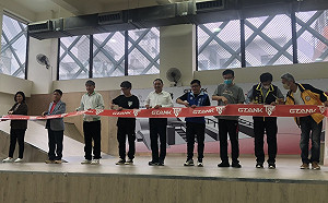 全台首座公辦民營室內滑板場啟用　國手廖紜翊、廖奕橙姐弟親體驗