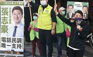 小英發言人顏若芳跨區送向日葵   為中和小太陽張志豪打氣