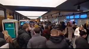 (影)俄羅斯麥當勞最終日 沒工作的員工卻嗨起來勁歌熱舞