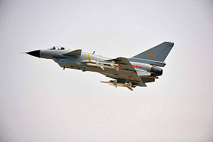 想跟台灣一起過情人節? 中共11機艦持續擾台  1共機越中線進我空域
