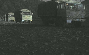 真的拍到了？中國網友稱在東北綏芬河拍到近300輛軍用卡車載運物資援俄