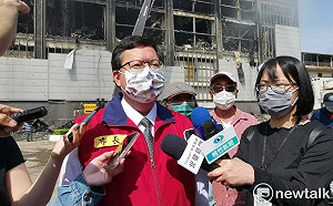 美福倉儲今續拆牆面板排煙降溫 火場進入收尾階段