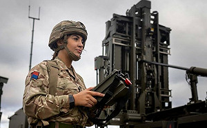 雙刀出鞘！英在波蘭部署天刀飛彈防禦系統 美援烏克蘭彈簧刀無人機