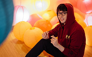 阿滴神Cos「克勞德」！無袖背心大露「手臂肌」引熱議