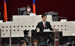 赴議會施政報告 陳其邁：建設不分藍綠、加緊推動建設