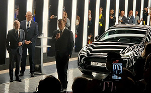 德製特斯拉來了！馬斯克親自交付首批電動車